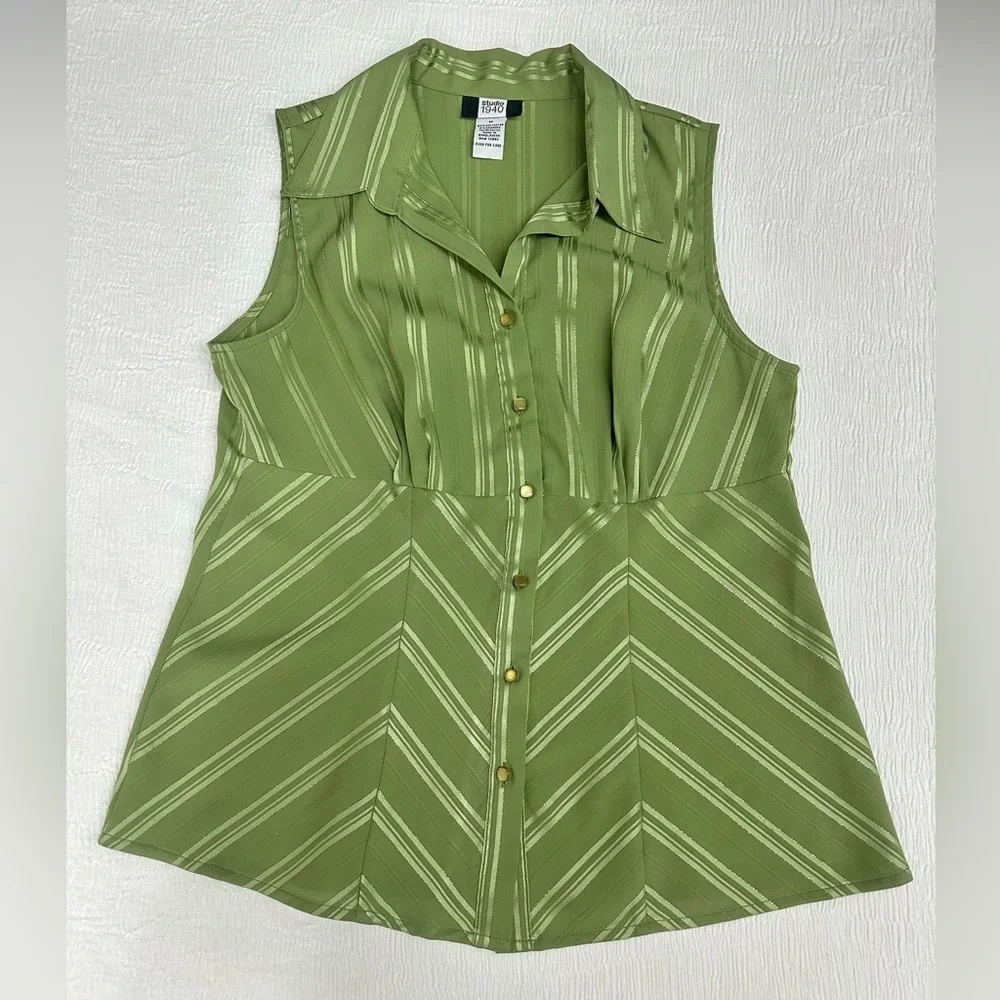 Studio 1940 beautiful green with gold metallic detail fitted sleeveless blouse​